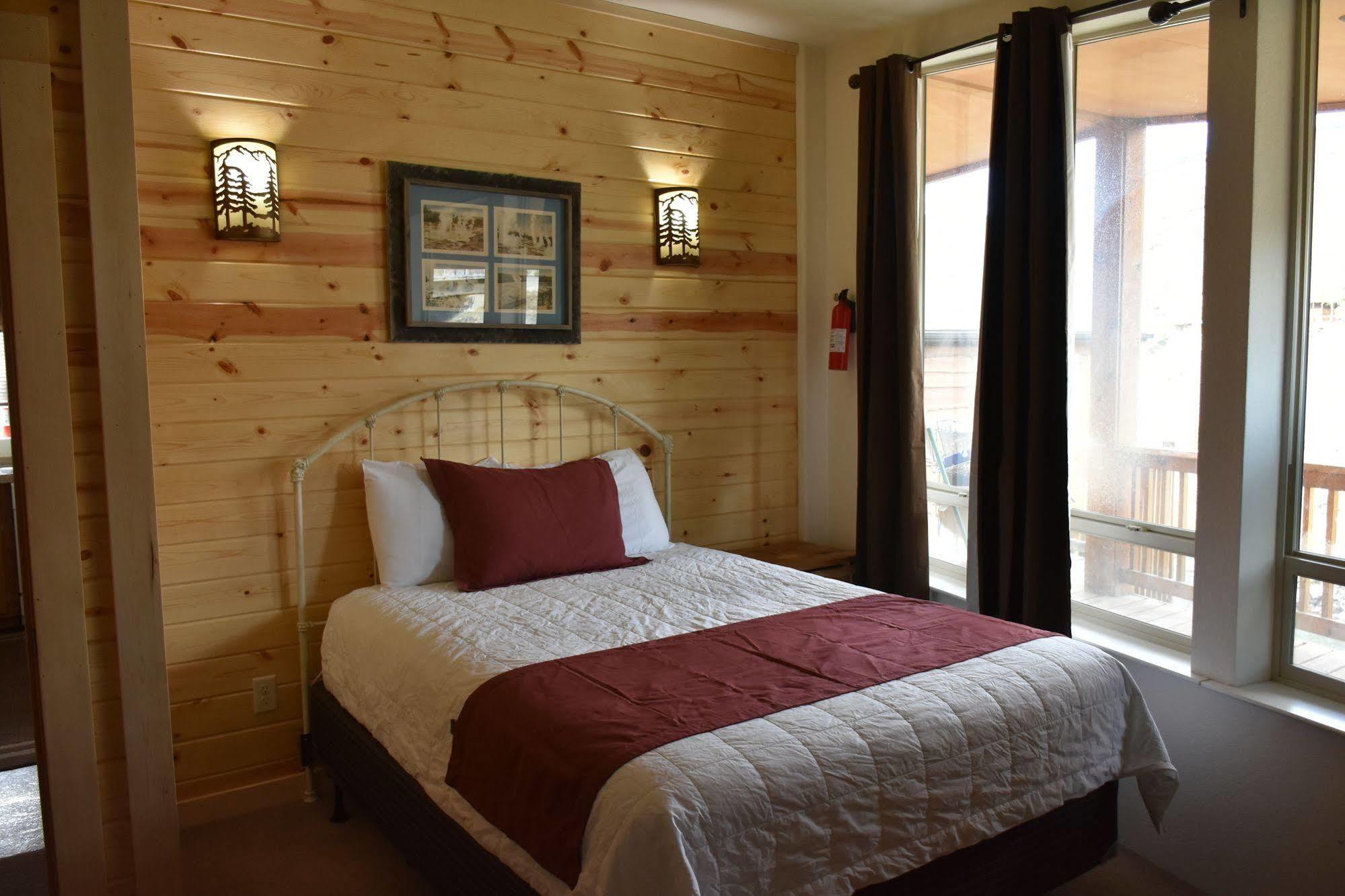 Yellowstone River Suites Gardiner Extérieur photo